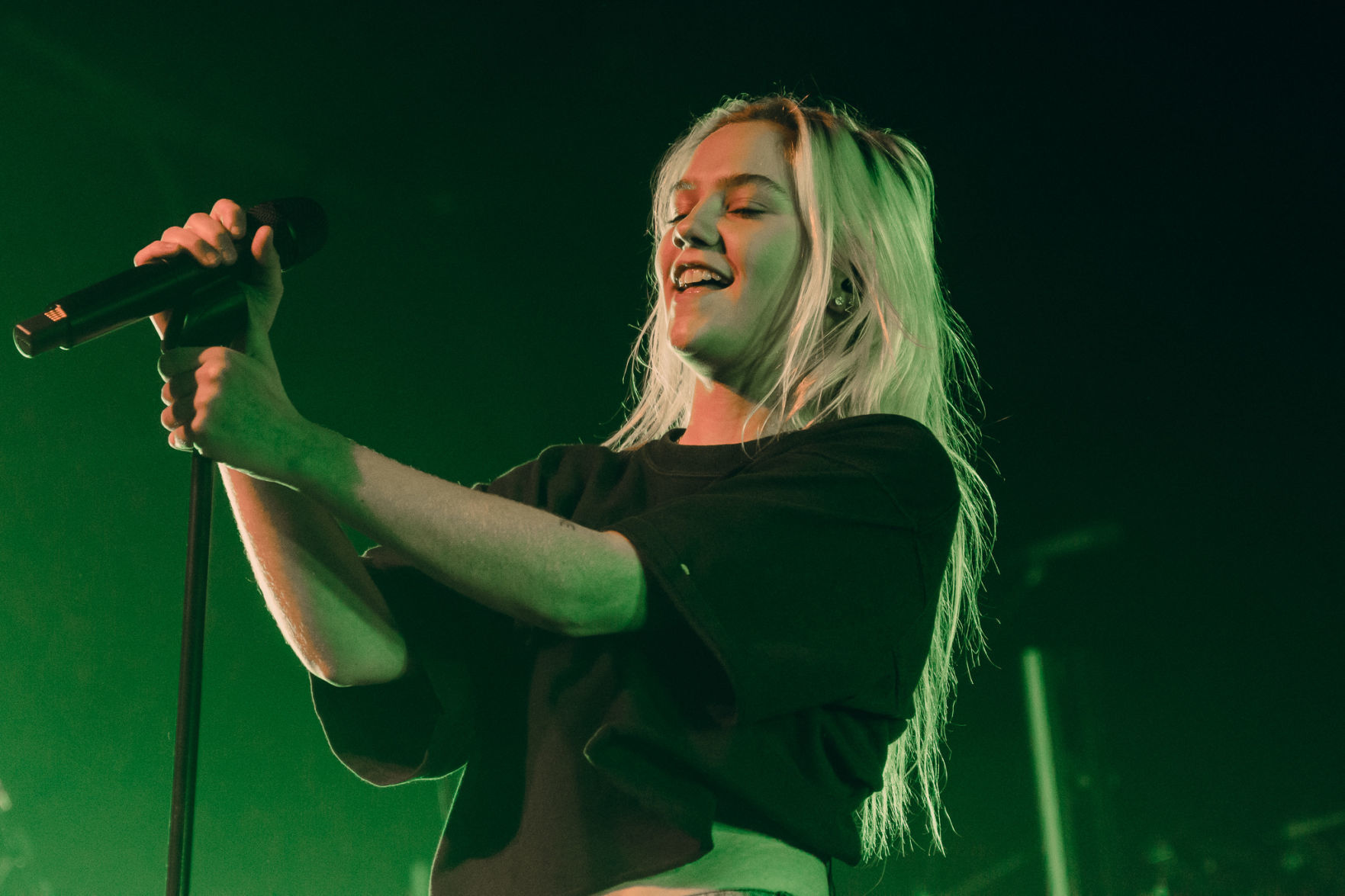 Carlie Hanson on tour